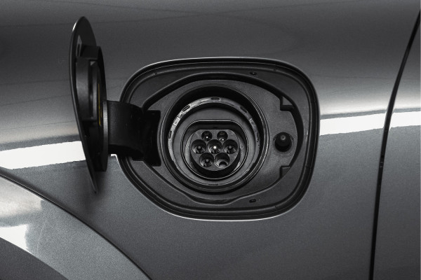 Volvo XC60 2.0 T8 Plug-in hybrid AWD Ultra Dark Org. NL. | Forest Lake | S/K-Panodak | Adapt. Cruise | Stoel-+Stuurverw. | PDC | 360 Camera | NAV + App. Connect | ECC | Elek. Klep | LM 22" |