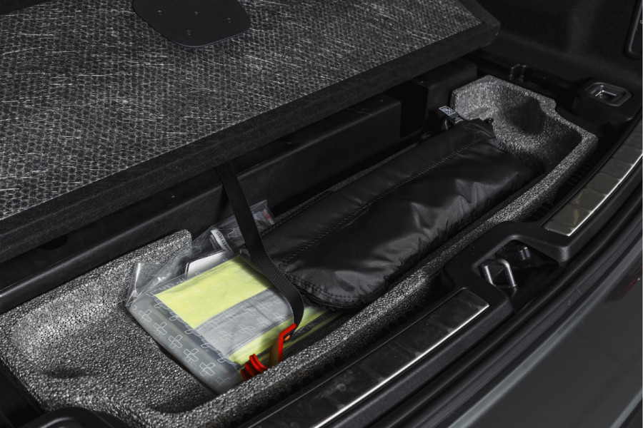 Volvo XC60 2.0 T8 Plug-in hybrid AWD Ultra Dark Org. NL. | Forest Lake | S/K-Panodak | Adapt. Cruise | Stoel-+Stuurverw. | PDC | 360 Camera | NAV + App. Connect | ECC | Elek. Klep | LM 22" |
