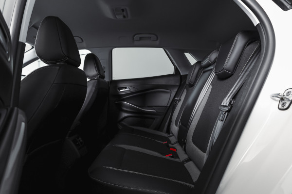 Opel Grandland 1.2 Turbo 130 PK GS Line - Automaat | Cruise | Winterpakket | PDC | Camera | NAV + App. Connect | ECC | DAB | LM 18" |
