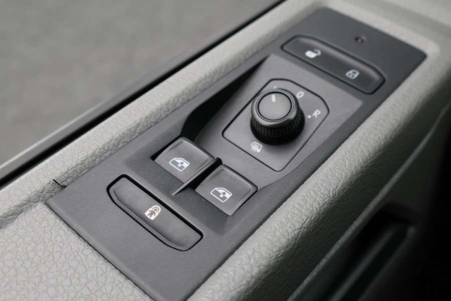 Volkswagen Transporter 2.0 TDI L2H1 28 150PK Trekhaak, Apple Carplay, DAB, Cruise, PDC