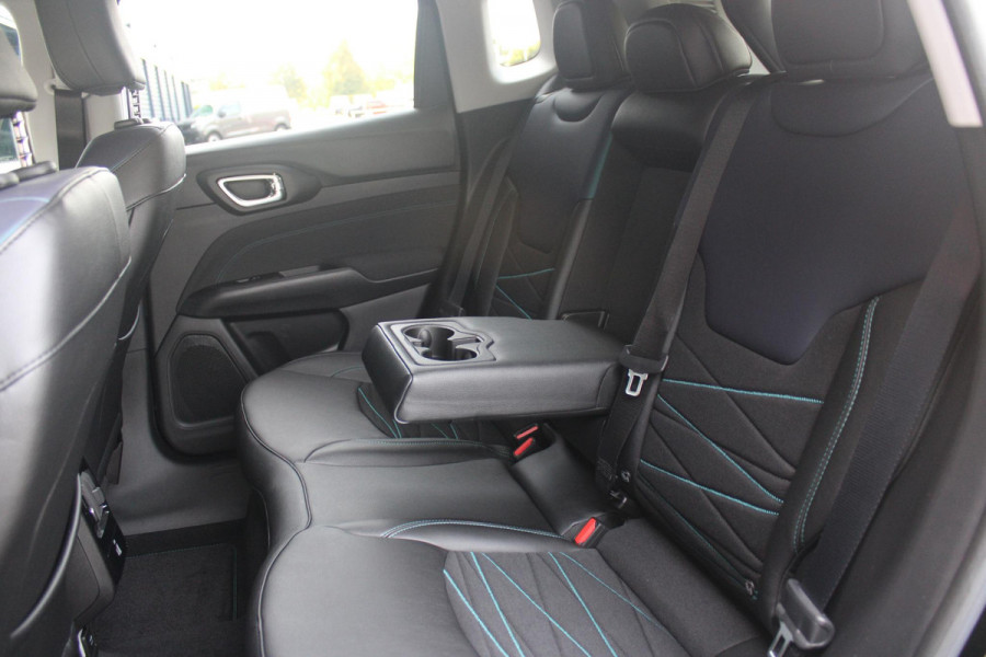 Jeep Compass 4xe 240PK Plug-in Hybrid ELECTRIC UPLAND | LAGE KM STAND! | NAVIGATIE | DRAADLOZE APPLE CARPLAY/ANDROID AUTO | DRAADLOZE TELEFOONLADER | ALL SEASON BANDEN | KEYLESS ENTRY/START | ADAPTIVE CRUISE CONTROL | FULL LED KOPLAMPEN | 17" LICHTMETALEN VELGEN | CLIMATE CONTROL | DAB+ RADIO |