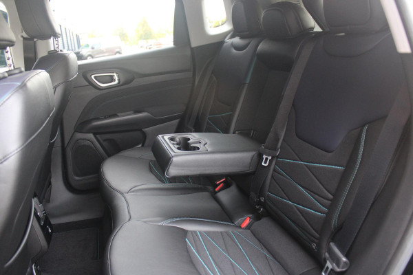 Jeep Compass 4xe 240PK Plug-in Hybrid ELECTRIC UPLAND | LAGE KM STAND! | NAVIGATIE | DRAADLOZE APPLE CARPLAY/ANDROID AUTO | DRAADLOZE TELEFOONLADER | ALL SEASON BANDEN | KEYLESS ENTRY/START | ADAPTIVE CRUISE CONTROL | FULL LED KOPLAMPEN | 17" LICHTMETALEN VELGEN | CLIMATE CONTROL | DAB+ RADIO |