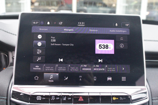 Jeep Compass 4xe 240PK Plug-in Hybrid ELECTRIC UPLAND | LAGE KM STAND! | NAVIGATIE | DRAADLOZE APPLE CARPLAY/ANDROID AUTO | DRAADLOZE TELEFOONLADER | ALL SEASON BANDEN | KEYLESS ENTRY/START | ADAPTIVE CRUISE CONTROL | FULL LED KOPLAMPEN | 17" LICHTMETALEN VELGEN | CLIMATE CONTROL | DAB+ RADIO |