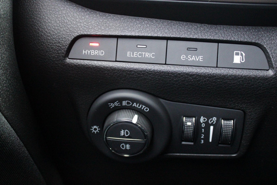 Jeep Compass 4xe 240PK Plug-in Hybrid ELECTRIC UPLAND | LAGE KM STAND! | NAVIGATIE | DRAADLOZE APPLE CARPLAY/ANDROID AUTO | DRAADLOZE TELEFOONLADER | ALL SEASON BANDEN | KEYLESS ENTRY/START | ADAPTIVE CRUISE CONTROL | FULL LED KOPLAMPEN | 17" LICHTMETALEN VELGEN | CLIMATE CONTROL | DAB+ RADIO |