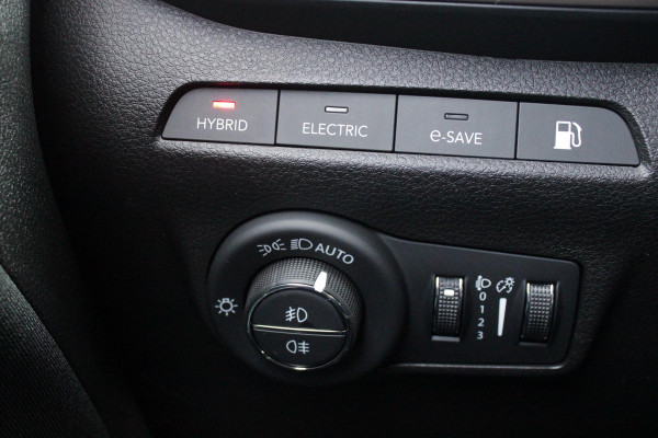 Jeep Compass 4xe 240PK Plug-in Hybrid ELECTRIC UPLAND | LAGE KM STAND! | NAVIGATIE | DRAADLOZE APPLE CARPLAY/ANDROID AUTO | DRAADLOZE TELEFOONLADER | ALL SEASON BANDEN | KEYLESS ENTRY/START | ADAPTIVE CRUISE CONTROL | FULL LED KOPLAMPEN | 17" LICHTMETALEN VELGEN | CLIMATE CONTROL | DAB+ RADIO |