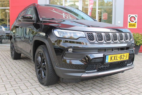 Jeep Compass 4xe 240PK Plug-in Hybrid ELECTRIC UPLAND | LAGE KM STAND! | NAVIGATIE | DRAADLOZE APPLE CARPLAY/ANDROID AUTO | DRAADLOZE TELEFOONLADER | ALL SEASON BANDEN | KEYLESS ENTRY/START | ADAPTIVE CRUISE CONTROL | FULL LED KOPLAMPEN | 17" LICHTMETALEN VELGEN | CLIMATE CONTROL | DAB+ RADIO |
