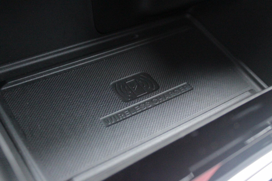 Jeep Compass 4xe 240PK Plug-in Hybrid ELECTRIC UPLAND | LAGE KM STAND! | NAVIGATIE | DRAADLOZE APPLE CARPLAY/ANDROID AUTO | DRAADLOZE TELEFOONLADER | ALL SEASON BANDEN | KEYLESS ENTRY/START | ADAPTIVE CRUISE CONTROL | FULL LED KOPLAMPEN | 17" LICHTMETALEN VELGEN | CLIMATE CONTROL | DAB+ RADIO |