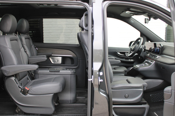 Mercedes-Benz V-Klasse 300d / AMG / 4-Matic / 7-Persoons / Luchtvering / Pano / Elec Stoelen / Burmester / Vol Opties / NIEUWSTAAT.