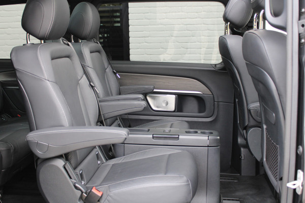 Mercedes-Benz V-Klasse 300d / AMG / 4-Matic / 7-Persoons / Luchtvering / Pano / Elec Stoelen / Burmester / Vol Opties / NIEUWSTAAT.
