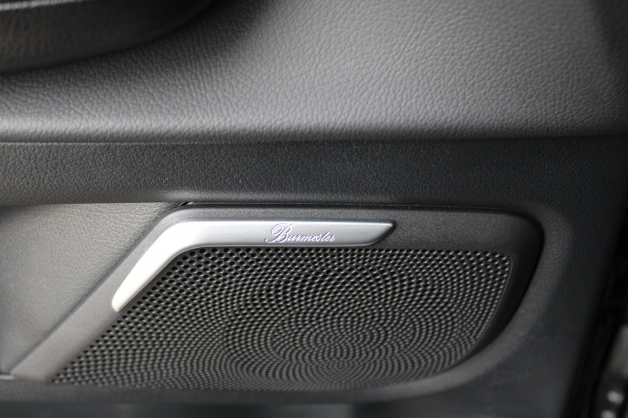 Mercedes-Benz V-Klasse 300d / AMG / 4-Matic / 7-Persoons / Luchtvering / Pano / Elec Stoelen / Burmester / Vol Opties / NIEUWSTAAT.