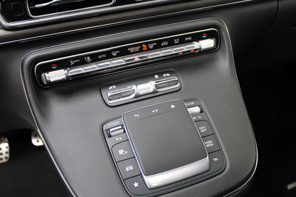 Mercedes-Benz V-Klasse 300d / AMG / 4-Matic / 7-Persoons / Luchtvering / Pano / Elec Stoelen / Burmester / Vol Opties / NIEUWSTAAT.