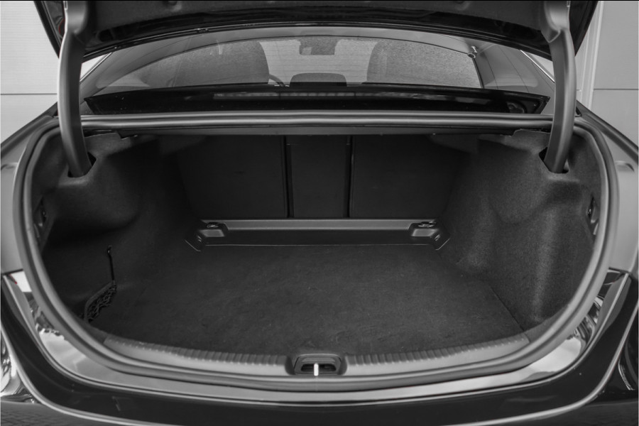 Mercedes-Benz C-Klasse 180 Luxury Line Avantgarde Pano Leder Camera Matrix LED
