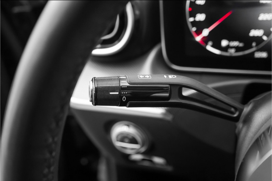 Mercedes-Benz C-Klasse 180 Luxury Line Avantgarde Pano Leder Camera Matrix LED