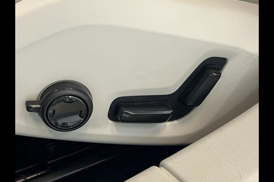 Volvo V60 2.0 D3 / BTW / CarPlay / Memory / Leder / Keyless