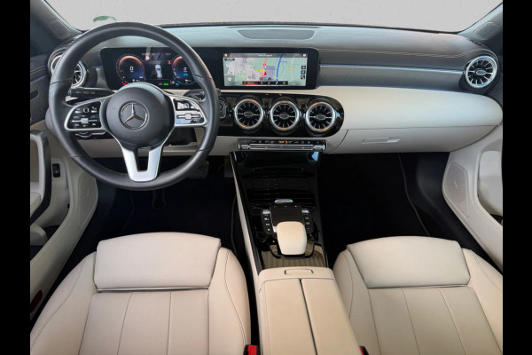 Mercedes-Benz CLA-Klasse Shooting Brake 250e Solution AMG Limited (NL-auto, Goed OnderH, Panorama, SfeerV, Carplay, Lane Assist)