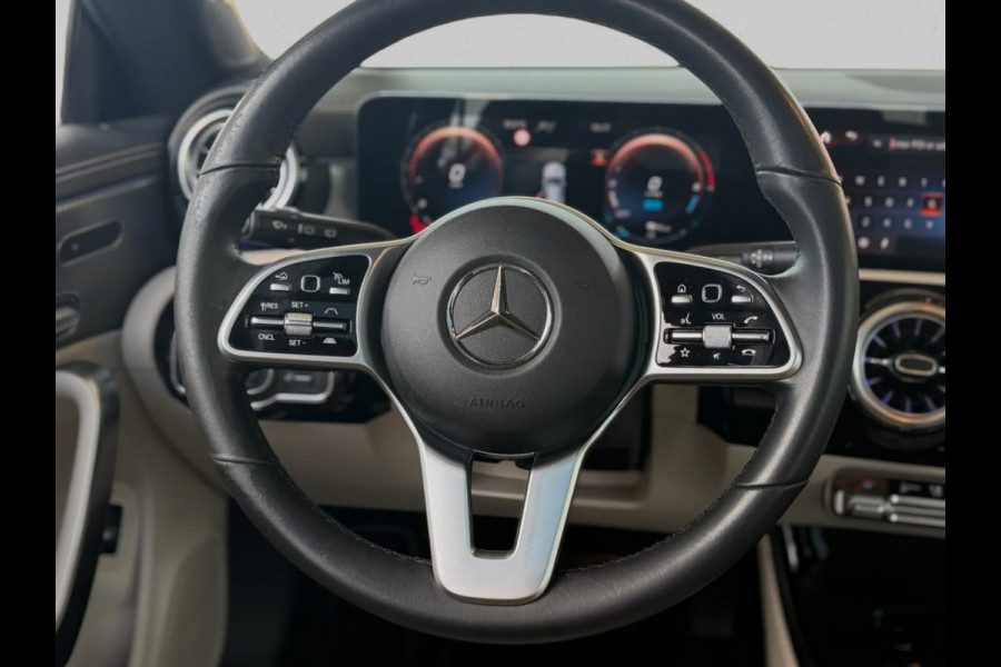 Mercedes-Benz CLA-Klasse Shooting Brake 250e Solution AMG Limited (NL-auto, Goed OnderH, Panorama, SfeerV, Carplay, Lane Assist)