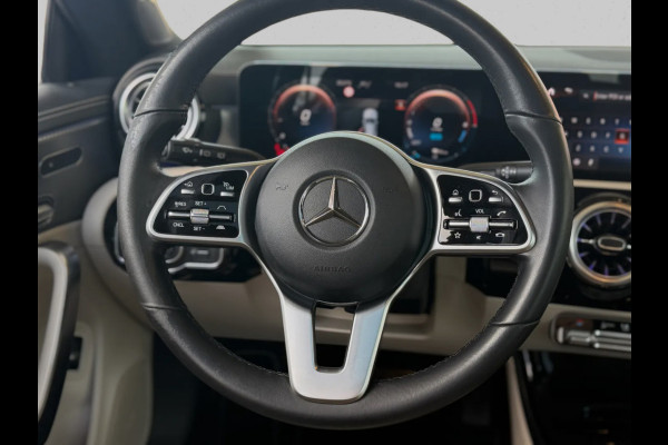 Mercedes-Benz CLA-Klasse Shooting Brake 250e Solution AMG Limited (NL-auto, Goed OnderH, Panorama, SfeerV, Carplay, Lane Assist)