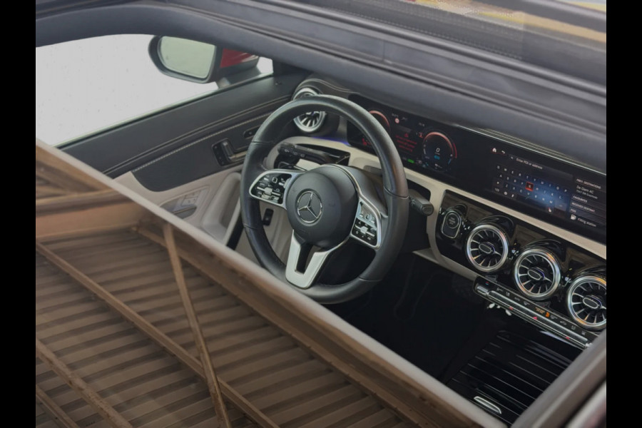 Mercedes-Benz CLA-Klasse Shooting Brake 250e Solution AMG Limited (NL-auto, Goed OnderH, Panorama, SfeerV, Carplay, Lane Assist)
