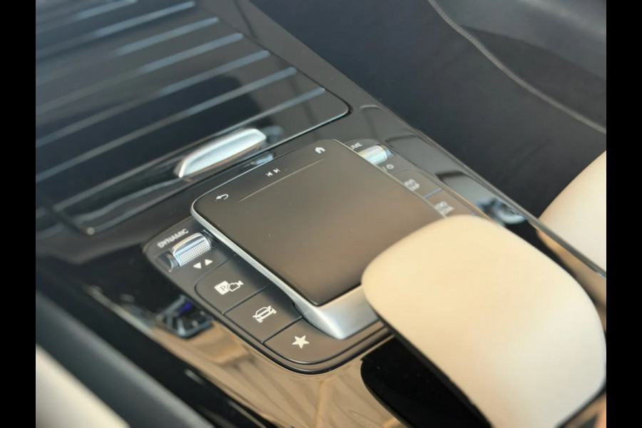 Mercedes-Benz CLA-Klasse Shooting Brake 250e Solution AMG Limited (NL-auto, Goed OnderH, Panorama, SfeerV, Carplay, Lane Assist)
