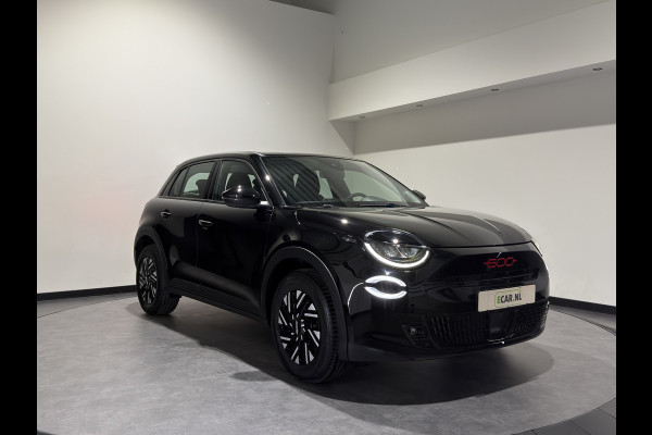 Fiat 600E RED 54 kWh | Apple CarPlay - Android Auto | LED lampen voor & achter | Hill Hold