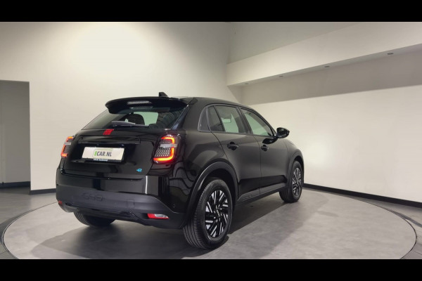 Fiat 600E RED 54 kWh | Apple CarPlay - Android Auto | LED lampen voor & achter | Hill Hold