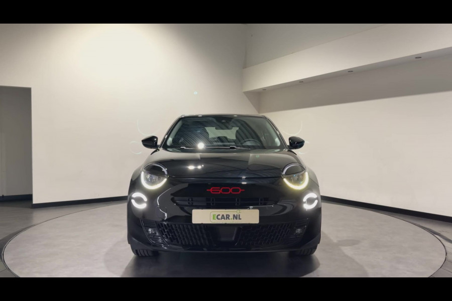 Fiat 600E RED 54 kWh | Apple CarPlay - Android Auto | LED lampen voor & achter | Hill Hold
