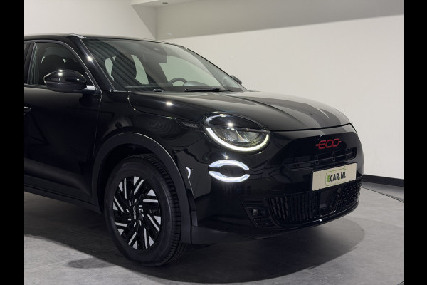 Fiat 600E RED 54 kWh | Apple CarPlay - Android Auto | LED lampen voor & achter | Hill Hold