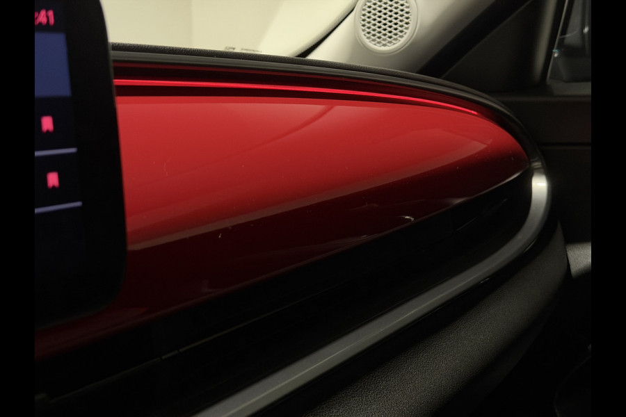 Fiat 600E RED 54 kWh | Apple CarPlay - Android Auto | LED lampen voor & achter | Hill Hold