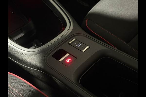 Fiat 600E RED 54 kWh | Apple CarPlay - Android Auto | LED lampen voor & achter | Hill Hold