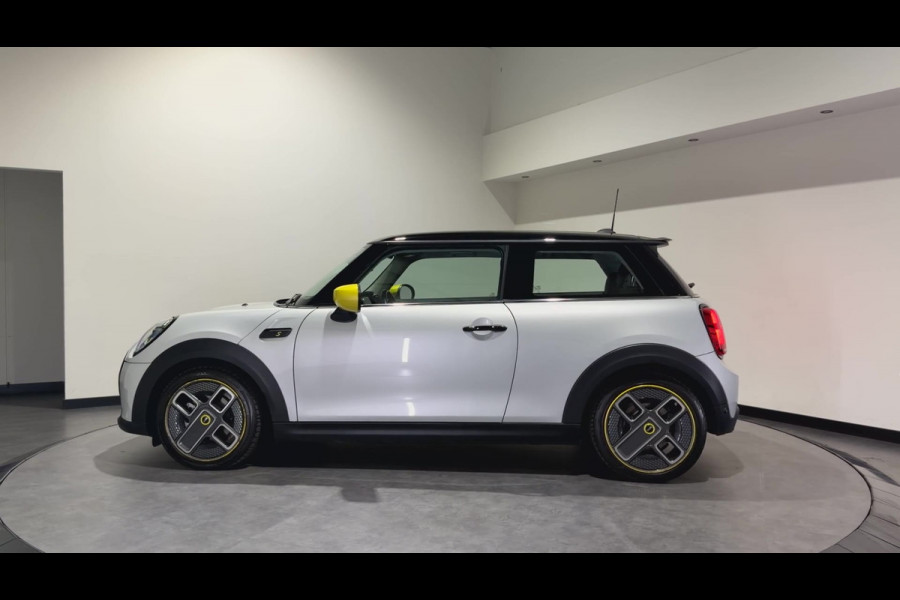 MINI Electric MINI Yours 33 kWh | Panoramadak | Voorstoelen verwarmd | Apple CarPlay - Android Auto