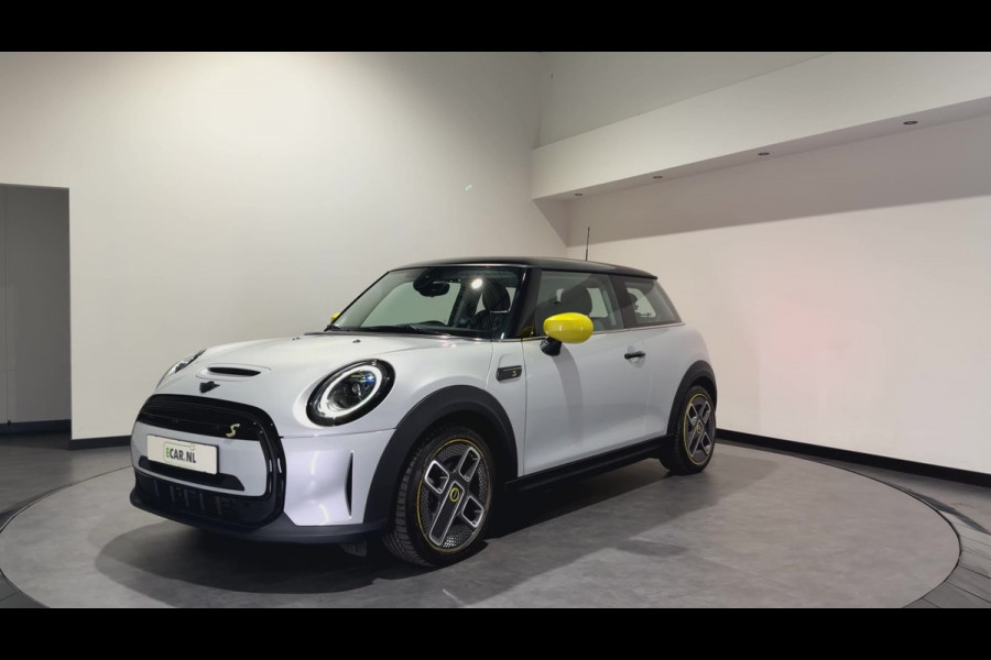 MINI Electric MINI Yours 33 kWh | Panoramadak | Voorstoelen verwarmd | Apple CarPlay - Android Auto