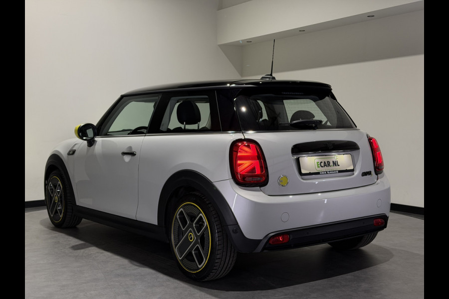 MINI Electric MINI Yours 33 kWh | Panoramadak | Voorstoelen verwarmd | Apple CarPlay - Android Auto