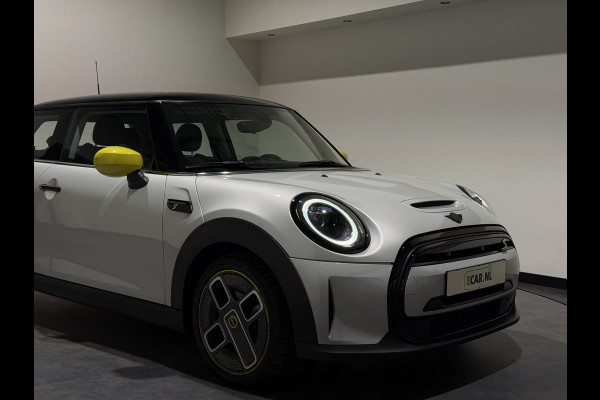 MINI Electric MINI Yours 33 kWh | Panoramadak | Voorstoelen verwarmd | Apple CarPlay - Android Auto