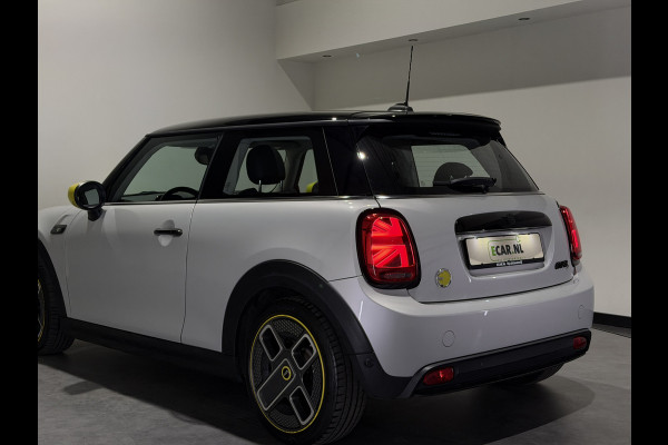 MINI Electric MINI Yours 33 kWh | Panoramadak | Voorstoelen verwarmd | Apple CarPlay - Android Auto