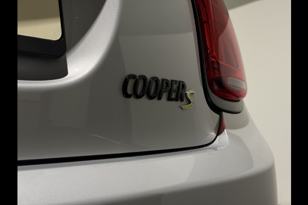 MINI Electric MINI Yours 33 kWh | Panoramadak | Voorstoelen verwarmd | Apple CarPlay - Android Auto