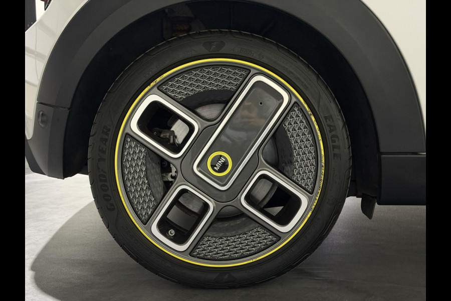 MINI Electric MINI Yours 33 kWh | Panoramadak | Voorstoelen verwarmd | Apple CarPlay - Android Auto