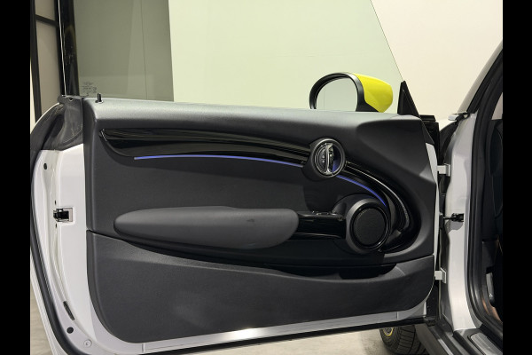 MINI Electric MINI Yours 33 kWh | Panoramadak | Voorstoelen verwarmd | Apple CarPlay - Android Auto