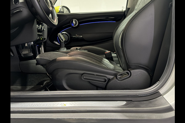 MINI Electric MINI Yours 33 kWh | Panoramadak | Voorstoelen verwarmd | Apple CarPlay - Android Auto