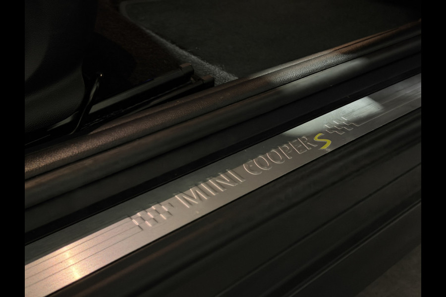 MINI Electric MINI Yours 33 kWh | Panoramadak | Voorstoelen verwarmd | Apple CarPlay - Android Auto