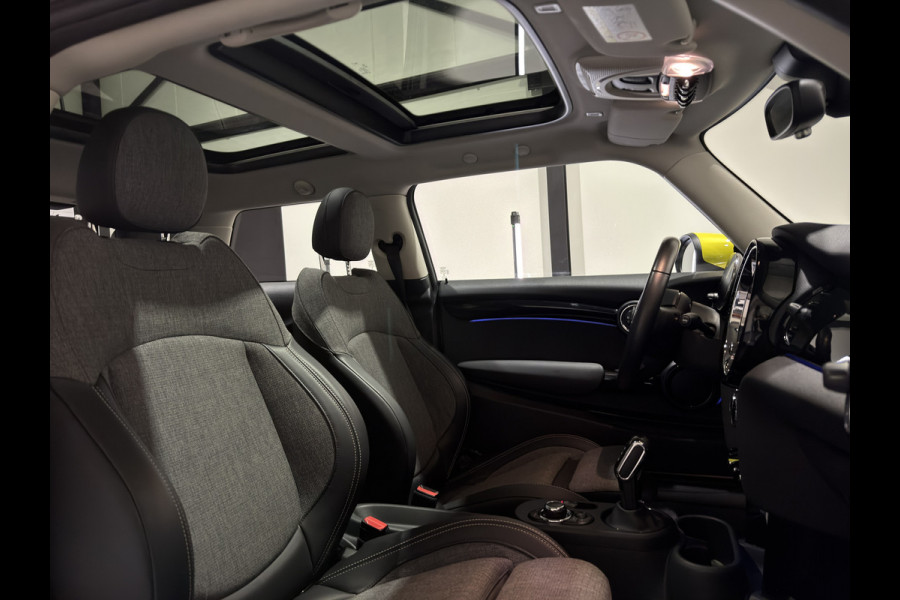 MINI Electric MINI Yours 33 kWh | Panoramadak | Voorstoelen verwarmd | Apple CarPlay - Android Auto