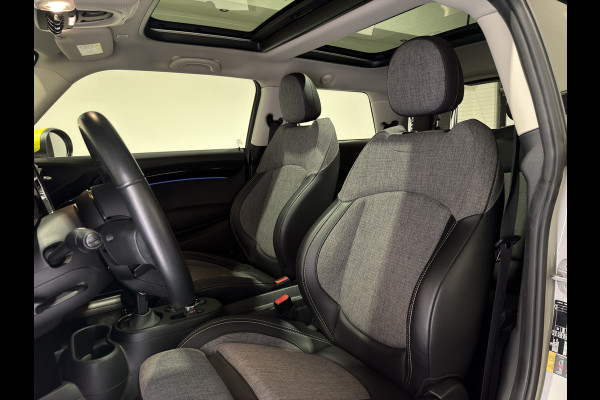 MINI Electric MINI Yours 33 kWh | Panoramadak | Voorstoelen verwarmd | Apple CarPlay - Android Auto