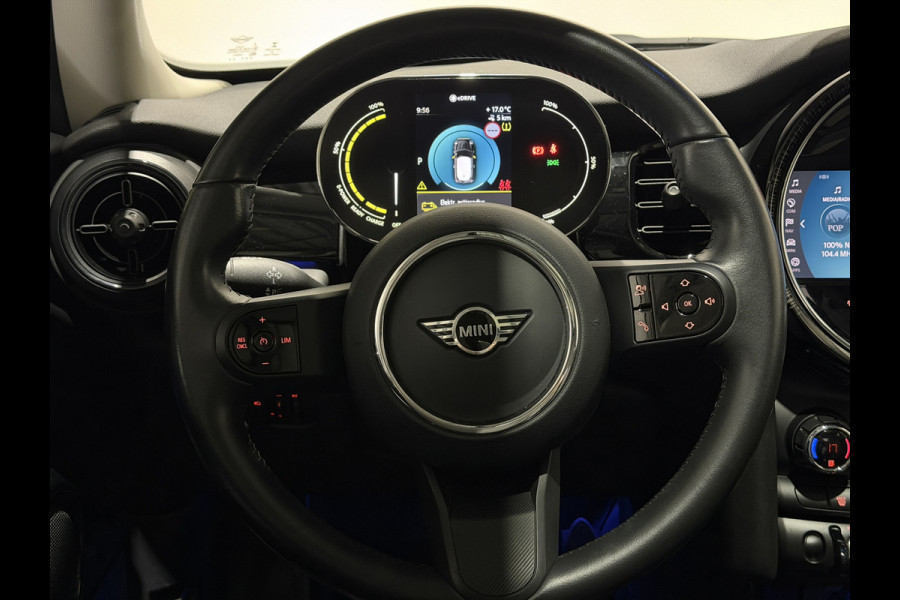 MINI Electric MINI Yours 33 kWh | Panoramadak | Voorstoelen verwarmd | Apple CarPlay - Android Auto