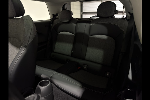 MINI Electric MINI Yours 33 kWh | Panoramadak | Voorstoelen verwarmd | Apple CarPlay - Android Auto