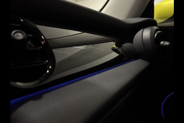 MINI Electric MINI Yours 33 kWh | Panoramadak | Voorstoelen verwarmd | Apple CarPlay - Android Auto