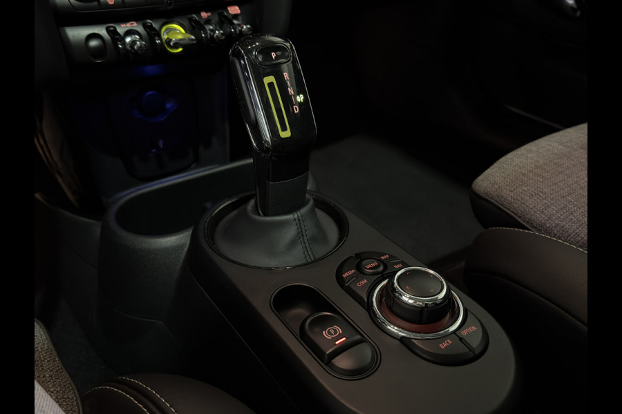 MINI Electric MINI Yours 33 kWh | Panoramadak | Voorstoelen verwarmd | Apple CarPlay - Android Auto