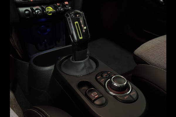 MINI Electric MINI Yours 33 kWh | Panoramadak | Voorstoelen verwarmd | Apple CarPlay - Android Auto