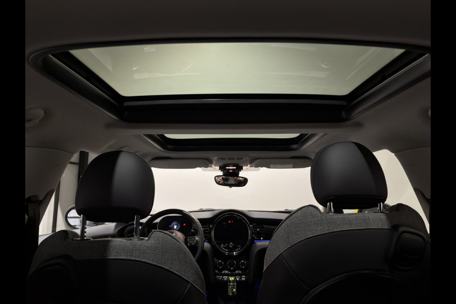 MINI Electric MINI Yours 33 kWh | Panoramadak | Voorstoelen verwarmd | Apple CarPlay - Android Auto