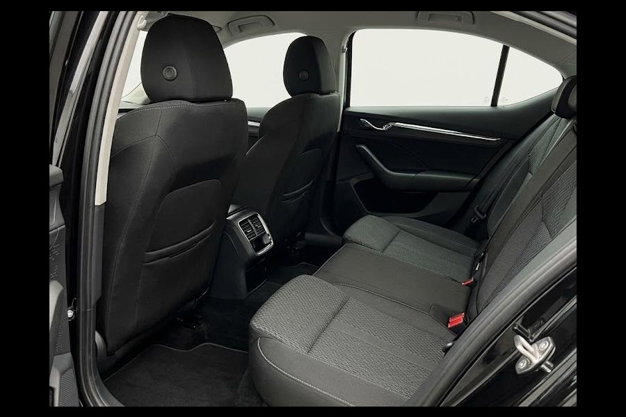 Škoda Octavia Combi 1.5 e-TSI Business Edition Plus 150pk DSG | Navigatie | Trekhaak wegklapbaar | Head-Up Display | Parkeercamera | Elektrisch verstelbare bestuurdersstoel met geheugen |