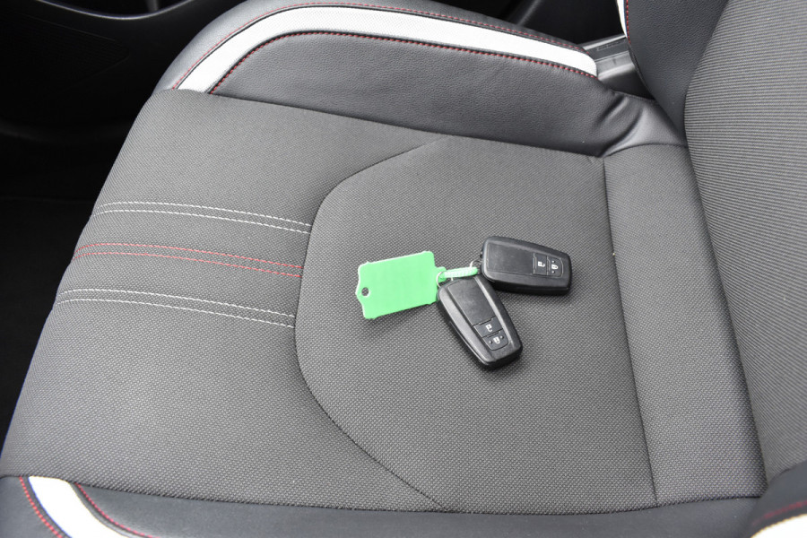 Toyota Corolla 2.0 Hybrid GR-Sport Plus Pano Bi-tone Automaat 10 jaar toyota garantie