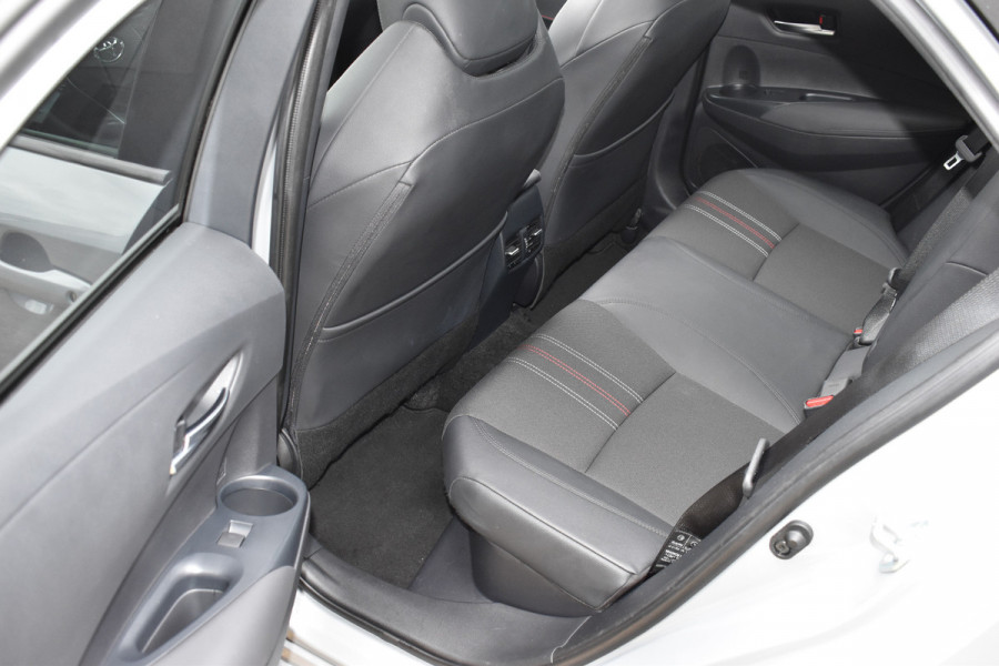 Toyota Corolla 2.0 Hybrid GR-Sport Plus Pano Bi-tone Automaat 10 jaar toyota garantie